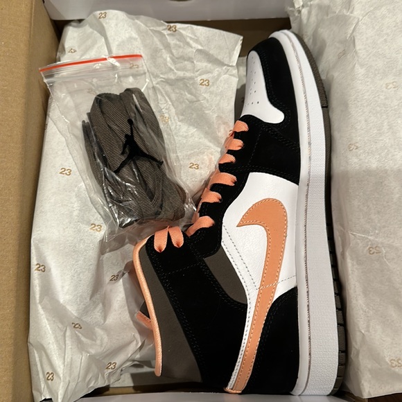 NWT Women’s Air Jordan 1 Mid SE Sneaker, size 8, white/apricot/agate-black. - Picture 7 of 11
